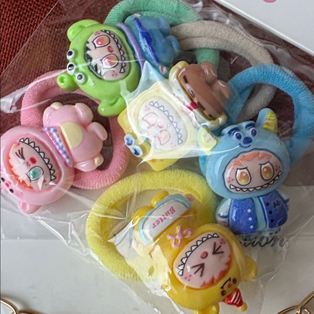Monster Charm Bracelet & Hair Bands 6 pcs with colorful little monster charms - Picture 3 of 4